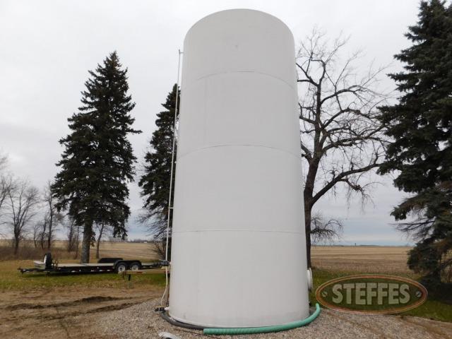 17-000 gal- steel vertical water tank- 2- valve_1.jpg